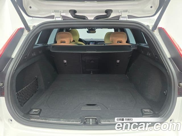 Volvo V60 Cross Country 2세대 B5 Ultra AWD, 2025 18