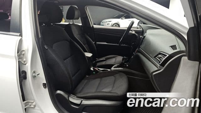 Hyundai Avante AD Style, 2016 10