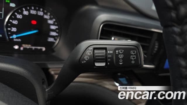 Ford Explorer 6세대, 2022 16