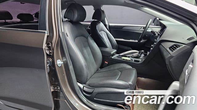 Hyundai LF Sonata Premium, 2017 10