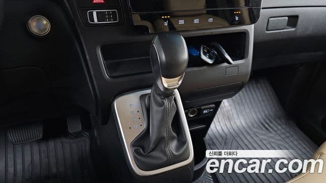 Hyundai Staria Modern, 2023 9