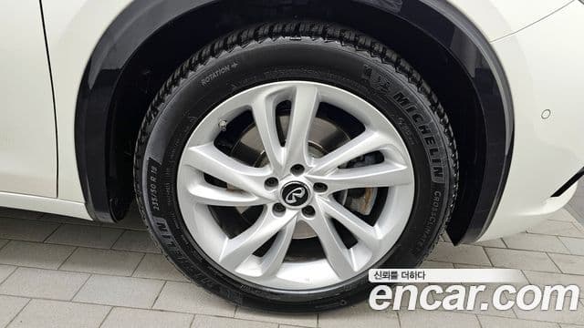 Infiniti Q30 2.0 Essential, 2019 все фото