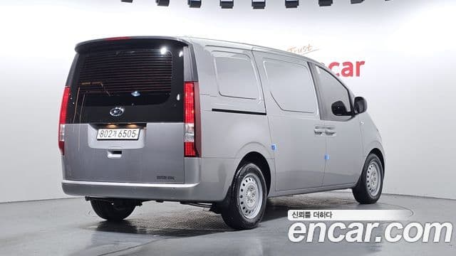 Hyundai Staria Smart, 2023 2
