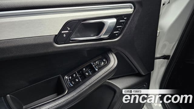 Porsche Macan 95B, 2018 16