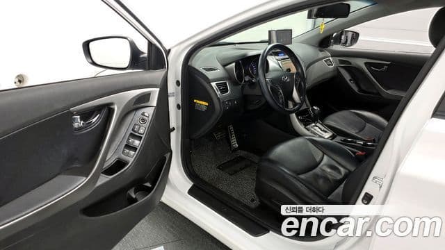 Hyundai Avante MD Premium, 2013 10