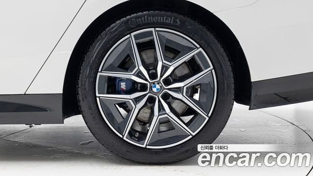 BMW 5시리즈 (G60) 523d M Sport, 2025 все фото