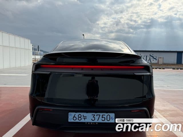 Tesla модель Y, 2025 3