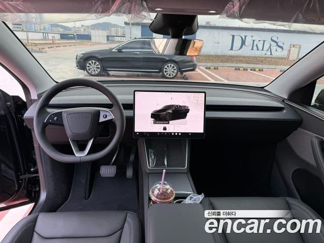 Tesla модель Y, 2025 4