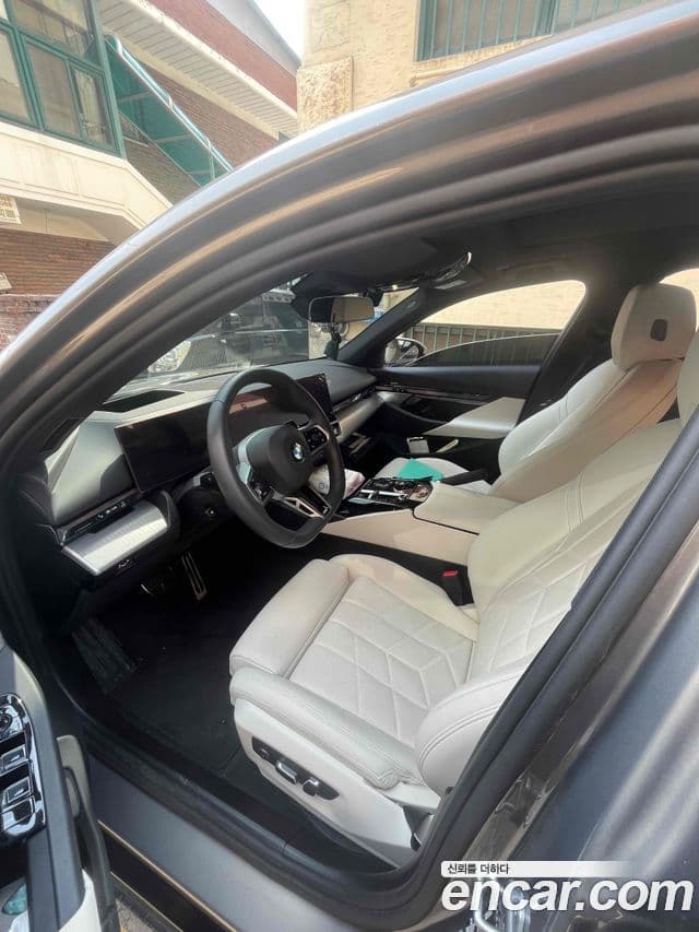BMW 5시리즈 (G60) 520i M Sport, 2025 4