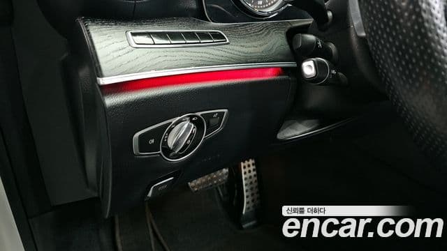 Mercedes-Benz E-класс W213 E220d кабриолет, 2018 18