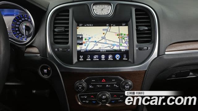 크라이슬러 The / новый New 300C, 2016 14