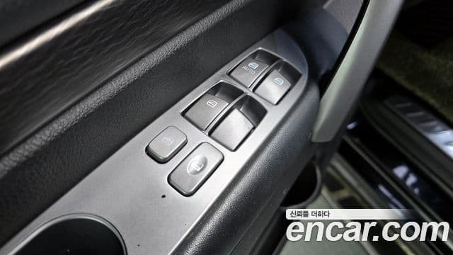 KG모빌리티(SsangYong) Korando 투리스모 4WD RX 9인승, 2018 17