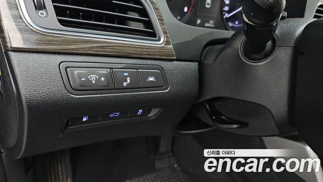 Hyundai LF Sonata Premium, 2015 17