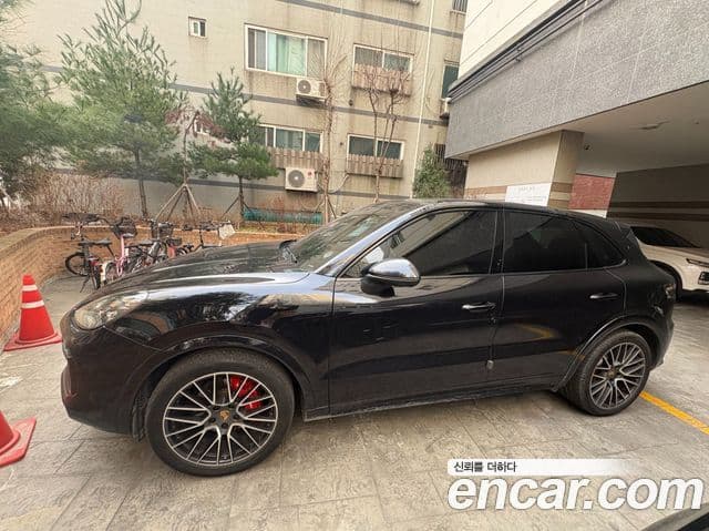 Porsche Cayenne (PO536), 2019 8
