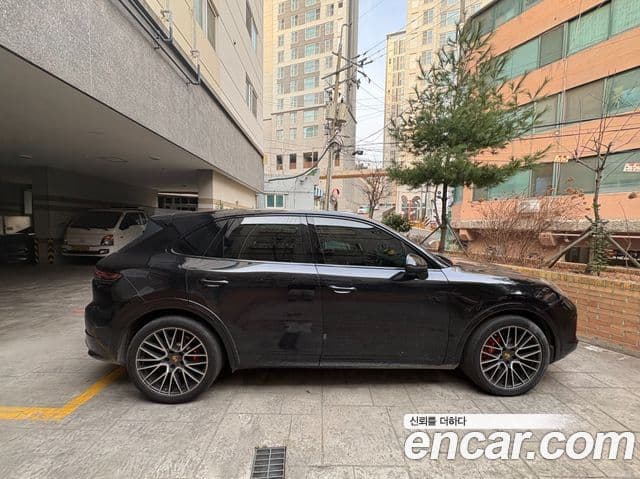 Porsche Cayenne (PO536), 2019 9