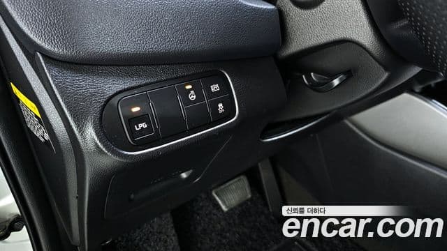 Kia All New Carens Prestige, 2015 16