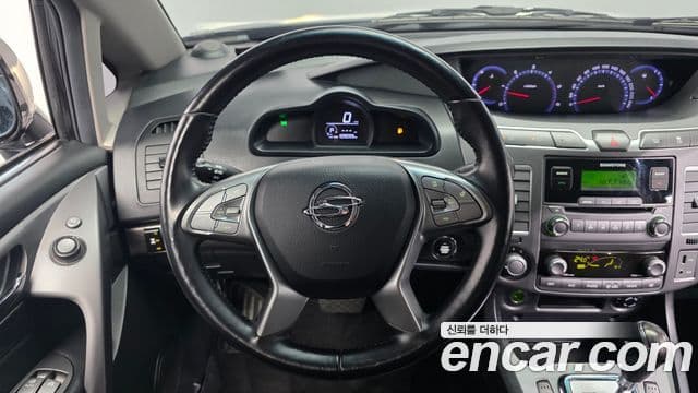 KG모빌리티(SsangYong) Korando 투리스모 4WD TX 9인승, 2019 13