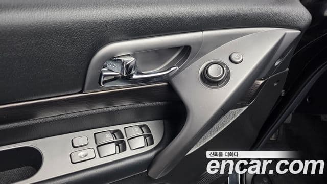 KG모빌리티(SsangYong) Korando 투리스모 4WD TX 9인승, 2019 16