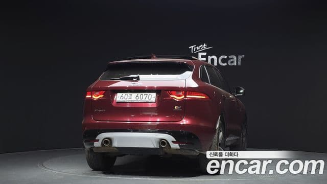 Jaguar F-PACE 30d S, 2017 4
