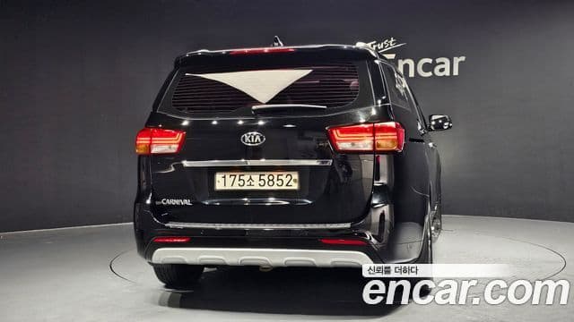 Kia All New Carnival Luxury, 2017 4