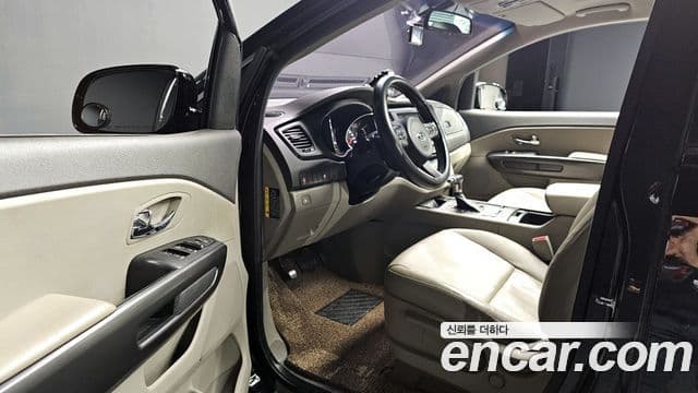 Kia All New Carnival Luxury, 2017 13