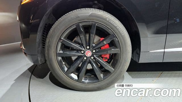 Jaguar F-PACE 30d first Edition, 2017 все фото