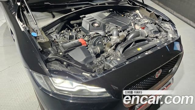 Jaguar F-PACE 30d first Edition, 2017 6