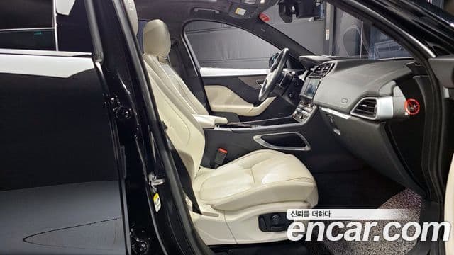 Jaguar F-PACE 30d first Edition, 2017 11