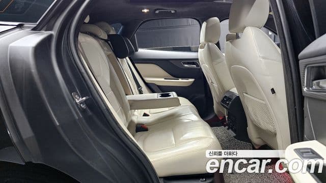 Jaguar F-PACE 30d first Edition, 2017 12