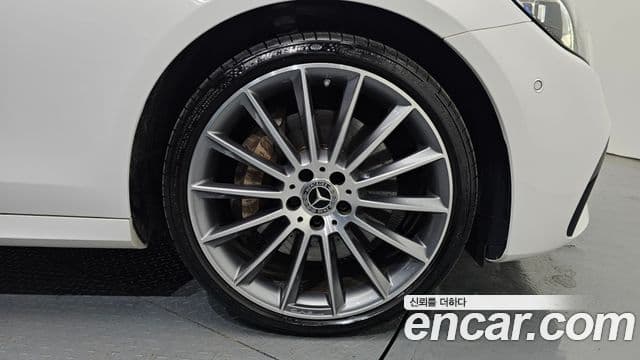 Mercedes-Benz E-класс W213 AMG Line, 2021 все фото