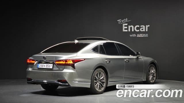 Lexus LS500h 5세대 3.5 Platinum AWD, 2023 2