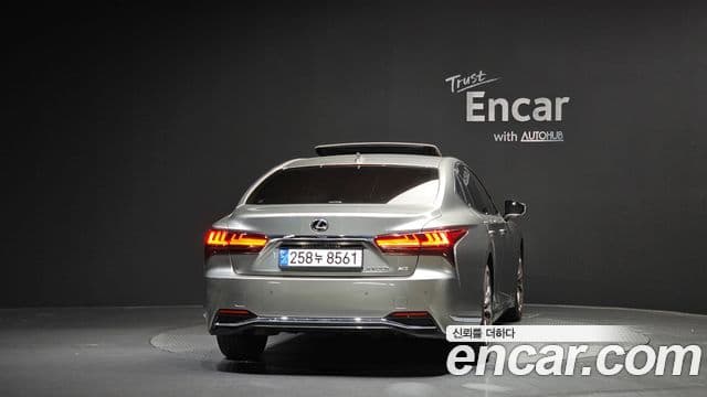 Lexus LS500h 5세대 3.5 Platinum AWD, 2023 4