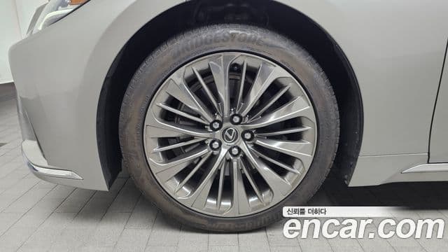 Lexus LS500h 5세대 3.5 Platinum AWD, 2023 все фото