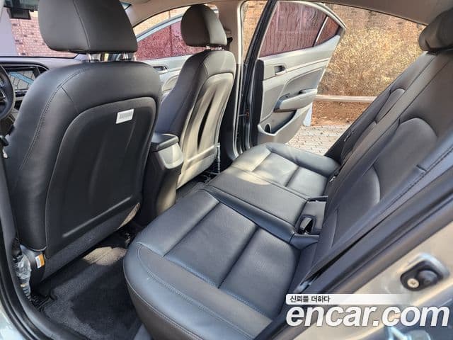 Hyundai Avante AD 1.6 GDI Value Plus, 2017 10