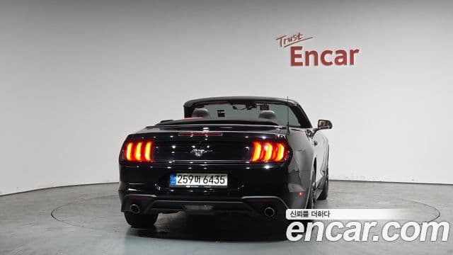 Ford Mustang кабриолет, 2022 4