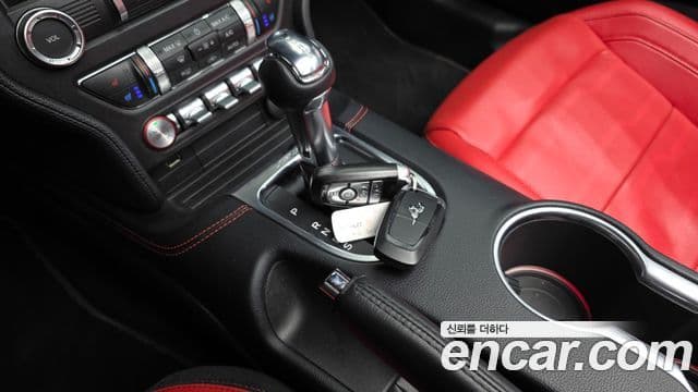 Ford Mustang кабриолет, 2022 9