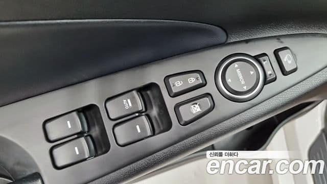 Hyundai Sonata The / новый 브릴리언트 LPI Smart(для людей с инвалидностью), 2014 17