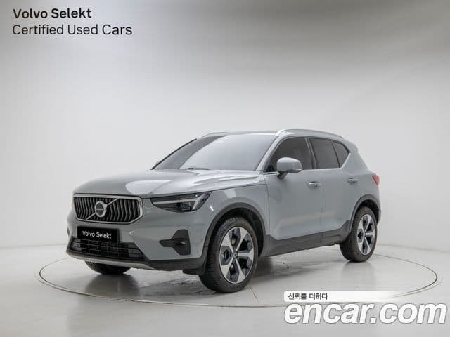 Volvo XC40 B4 Ultimate Bright, 2025 1