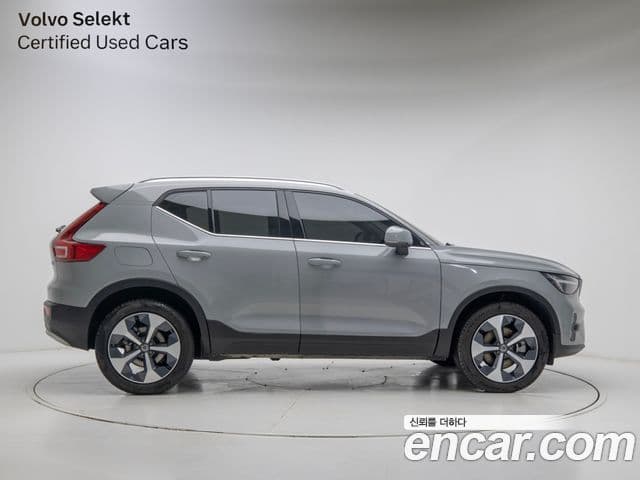 Volvo XC40 B4 Ultimate Bright, 2025 4