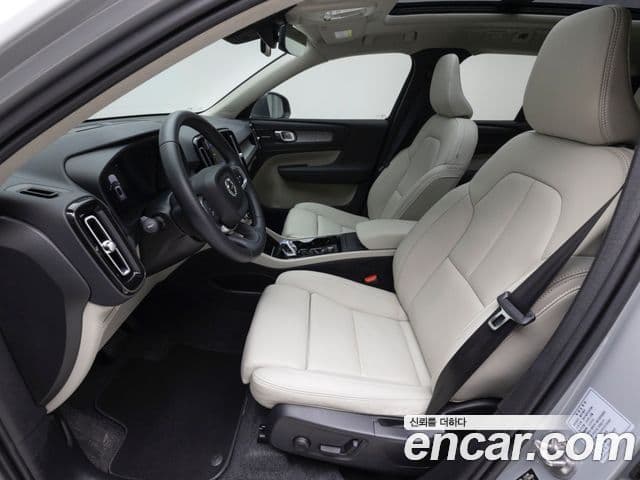 Volvo XC40 B4 Ultimate Bright, 2025 9