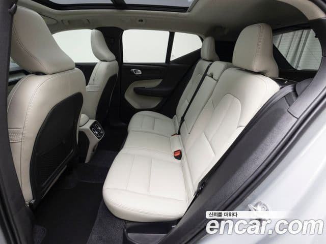 Volvo XC40 B4 Ultimate Bright, 2025 10