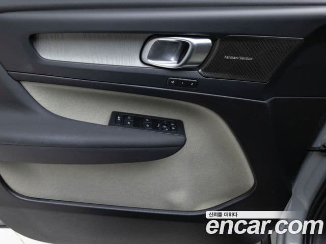 Volvo XC40 B4 Ultimate Bright, 2025 15