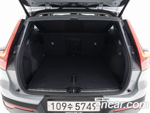 Volvo XC40 B4 Ultimate Bright, 2025 17