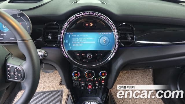 Mini Cooper 3세대, 2023 16