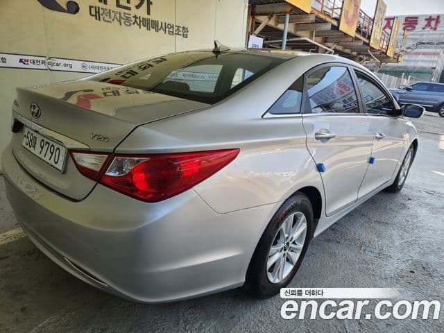 Hyundai YF Sonata люксовая версия, 2010 6