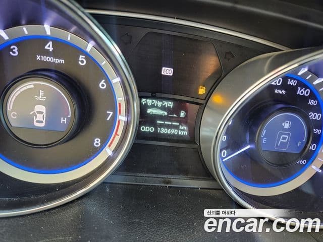 Hyundai YF Sonata люксовая версия, 2010 15