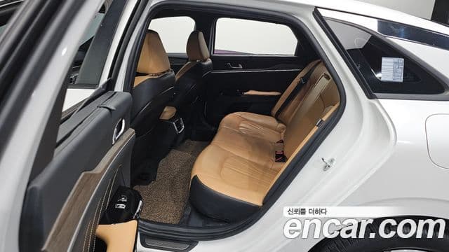 Kia K5 3세대 Signature, 2021 11