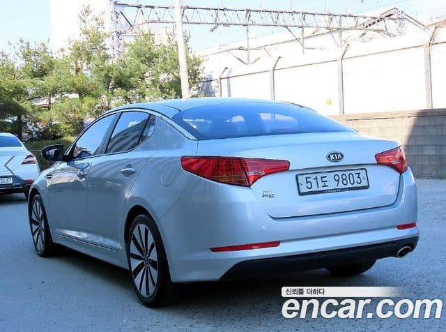 Kia K5 2.0 Deluxe, 2011 3