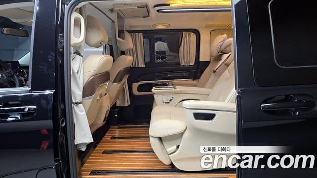 Mercedes-Benz V-класс W447, 2023 13