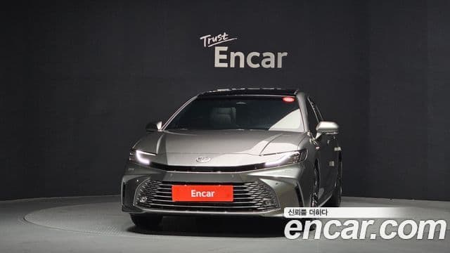 Toyota 캠리 (XV80) 2.5 XLE Premium гибрид, 2025 3